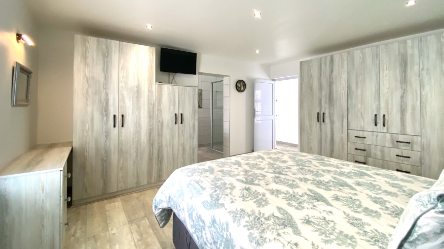 4 Bedroom Property for Sale in Dwarskersbos Western Cape